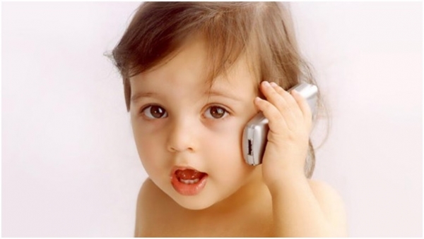 أثر الهواتف المحمولة على الأطفال.. قريباً يكشف اللغز
