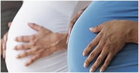 استخدام الحامل الماكياج والعطر يصيب مولودها بالربو