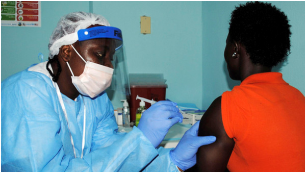 علماء يستعينون بدم ناجين من الإيبولا لعلاج آخرين