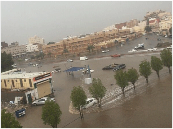 تحذير سكان جدة من الخروج بسبب الأمطار