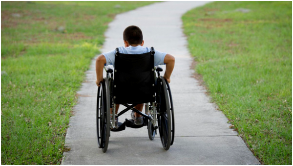 كرسي متحرك ذكي لخدمة الأطفال ذوي الاحتياجات الخاصة