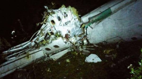 مقتل العشرات في تحطم طائرة تحمل على متنها أفراد فريق كرة قدم برازيلي في كولومبيا