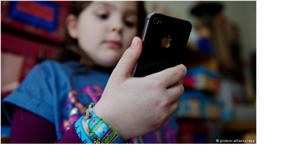 دراسة تحذر من تأثير الأجهزة الإلكترونية على سلوكيات الأطفال