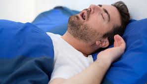 علامات على انقطاع التنفس أثناء النوم