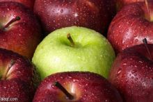 تناول التفاح بانتظام قد يمنع الإصابة بسرطان القولون والمستقيم