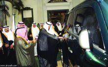 خادم الحرمين دشن أول سيارة سعودية غزال 1