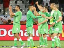 الجزائر تستعيد أمل التأهل بتعادل سلبي مع إنجلترا