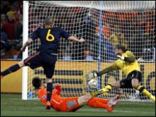 اسبانيا تفوز على هولندا وتحرز كأس العالم 2010 لكرة القدم