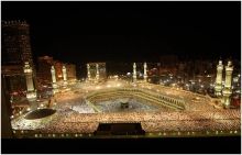 أكثر من مليونين ونصف المليون يؤدون صلاة التراويح وختم القرآن في المسجد الحرام
