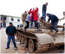 الفوضى والعنف يطغيان في ليبيا والنظام يتزعزع