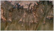 ناسا: صور لتدفق مياه مالحة على سطح المريخ