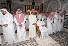خادم الحرمين يؤدي صلاة الميت على الأمير محمد بن عبدالله الفيصل