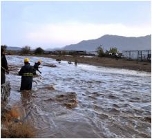 "الدفاع المدني" بمكة ينقذ عدداً من المواطنين احتجزتهم الأمطار