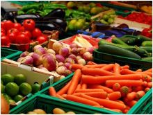 اتباع نظام غذائي غني بالخضراوات والفاكهة يقي من سرطان الثدي