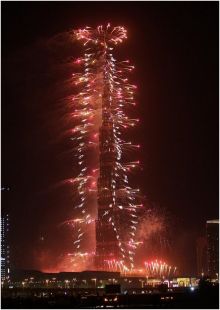 دبي تطلق أعلى وأضخم ألعاب نارية بالعالم احتفالا بالعام 2012