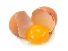  كثرة تناول صفار البيض يؤدي للإصابة بأمراض القلب