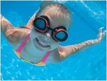 تعلم السباحة في سن مبكرة يزيد من ذكاء الطفل