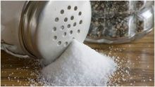 الإفراط في تناول الملح يسهم في الإصابة بأمراض القلب