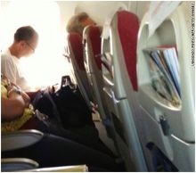 استخدام الإلكترونيات في الطائرة.. هل فعلا خطير؟