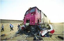 27 قتيلاً في اصطدام قطار بحافلة ركاب وشاحنة بمصر