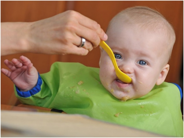 وجبة الحليب والحبوب تمد الرضع بعناصر مهمة