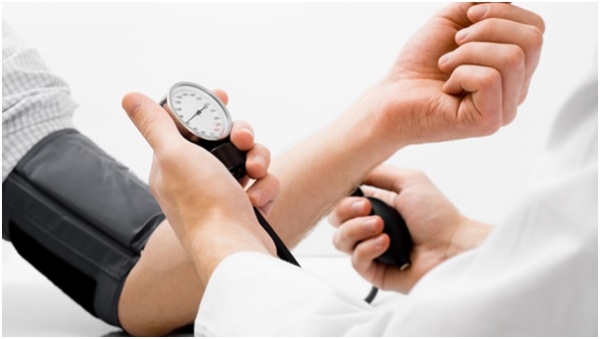 الأطباء "يرفعون" ضغط الدم وقياساتهم خاطئة!